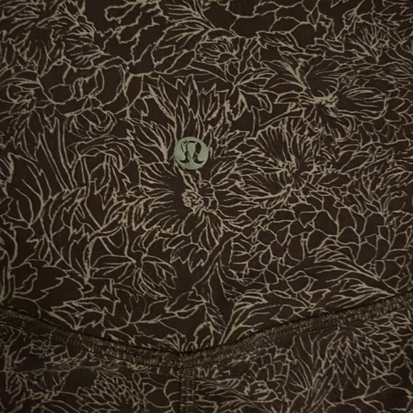 Lululemon purple flowery leggings - Picture 3 of 4